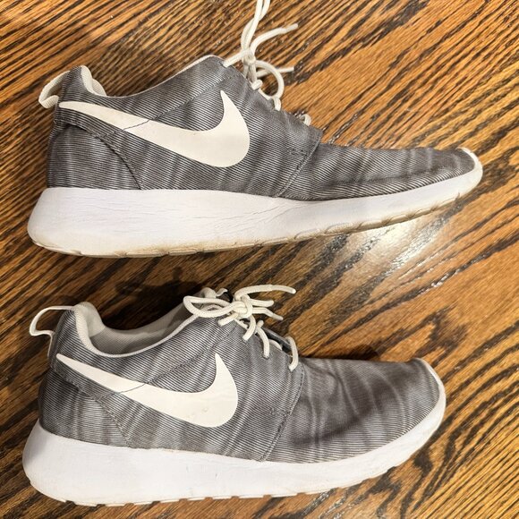 Nike Roshe Athletic Sneakers - Gray/White - Size 7.5 - Picture 4 of 5